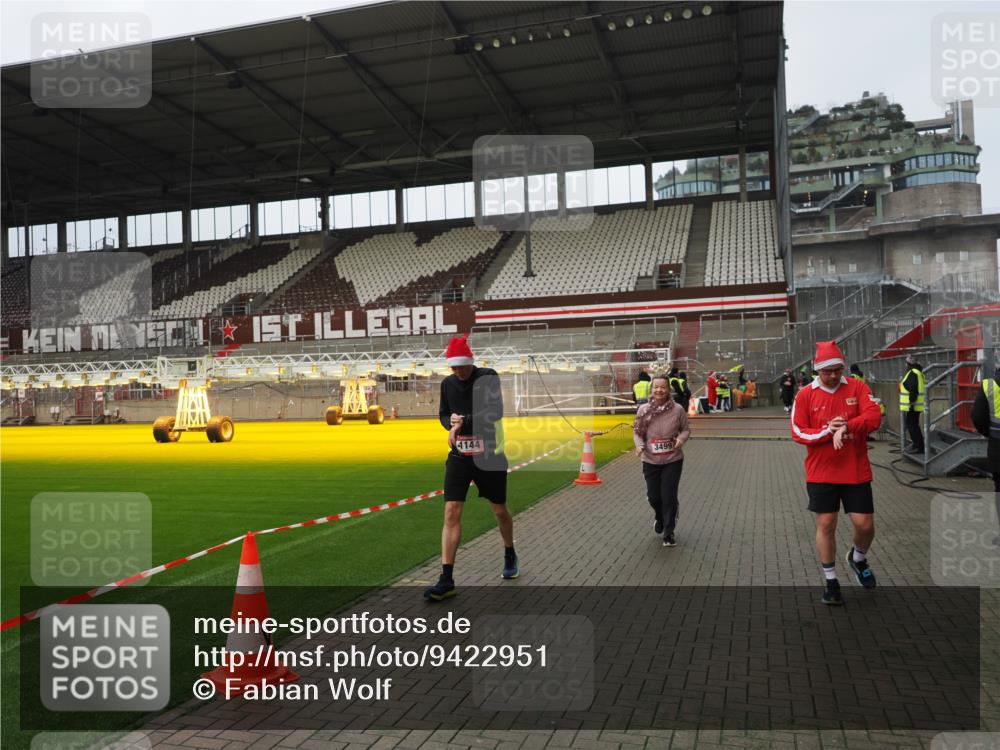 07.12.2025 - St. Pauli X-Mass-Run No. 15 Fabian Wolf http://msf.ph/oto/9422951 07.12.2025 11:56:14 Ziel 1030, 1144, 2455, 3499, 3502, 3802 meine-sportfotos.de