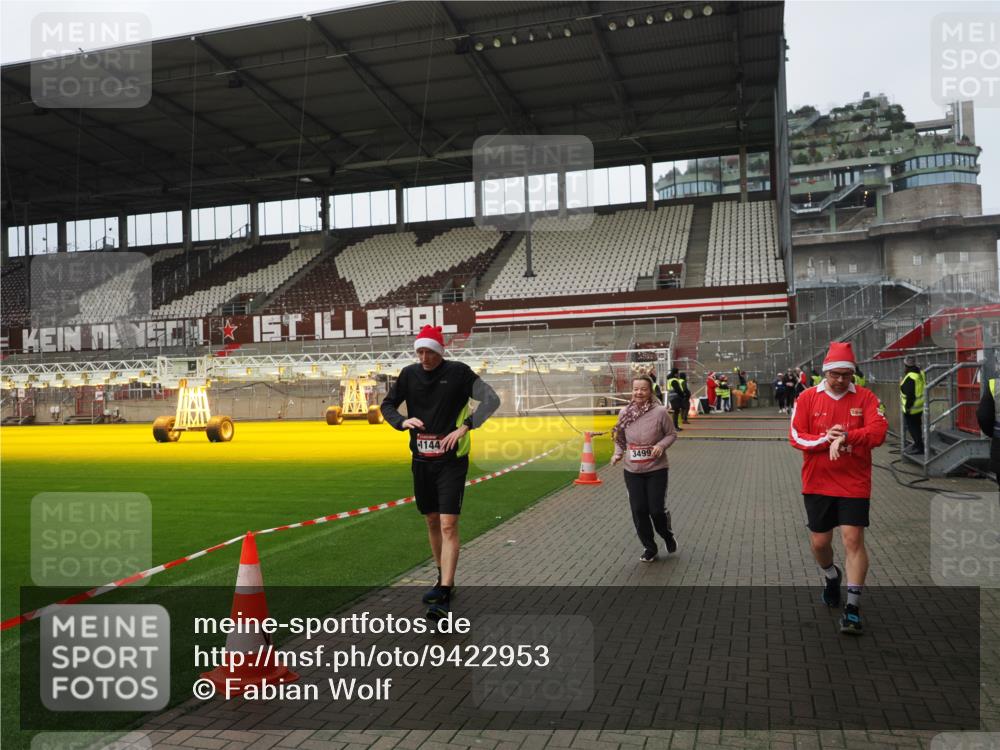 07.12.2025 - St. Pauli X-Mass-Run No. 15 Fabian Wolf http://msf.ph/oto/9422953 07.12.2025 11:56:14 Ziel 1030, 1144, 2455, 3499, 3502, 3802 meine-sportfotos.de