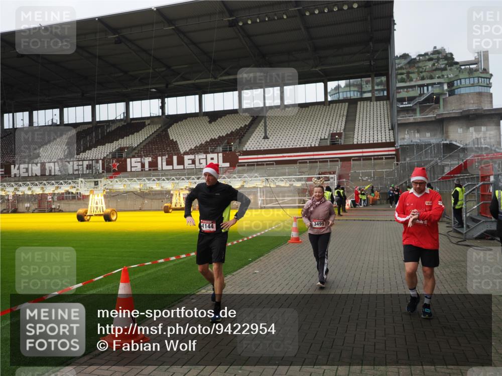 07.12.2025 - St. Pauli X-Mass-Run No. 15 Fabian Wolf http://msf.ph/oto/9422954 07.12.2025 11:56:14 Ziel 1030, 1144, 2455, 3499, 3502, 3802 meine-sportfotos.de