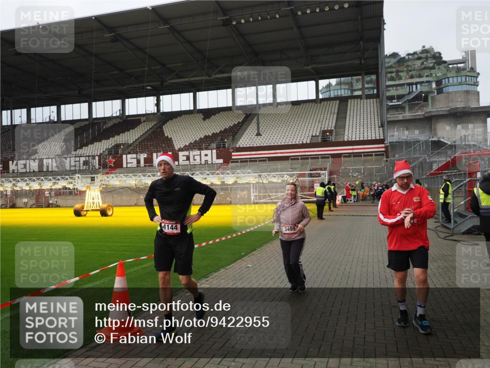 07.12.2025 - St. Pauli X-Mass-Run No. 15 Fabian Wolf http://msf.ph/oto/9422955 07.12.2025 11:56:15 Ziel 1030, 1144, 2455, 3499, 3502, 3802 meine-sportfotos.de