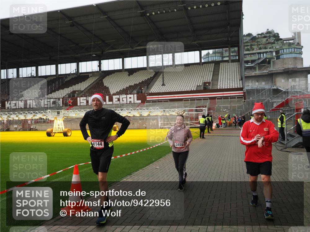 07.12.2025 - St. Pauli X-Mass-Run No. 15 Fabian Wolf http://msf.ph/oto/9422956 07.12.2025 11:56:15 Ziel 1030, 1144, 2455, 3499, 3502, 3802 meine-sportfotos.de