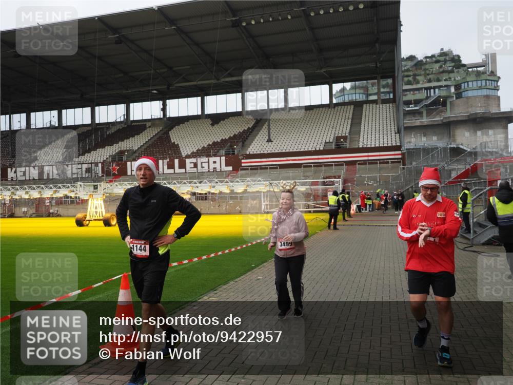 07.12.2025 - St. Pauli X-Mass-Run No. 15 Fabian Wolf http://msf.ph/oto/9422957 07.12.2025 11:56:15 Ziel 1030, 1144, 2455, 3499, 3502, 3802 meine-sportfotos.de