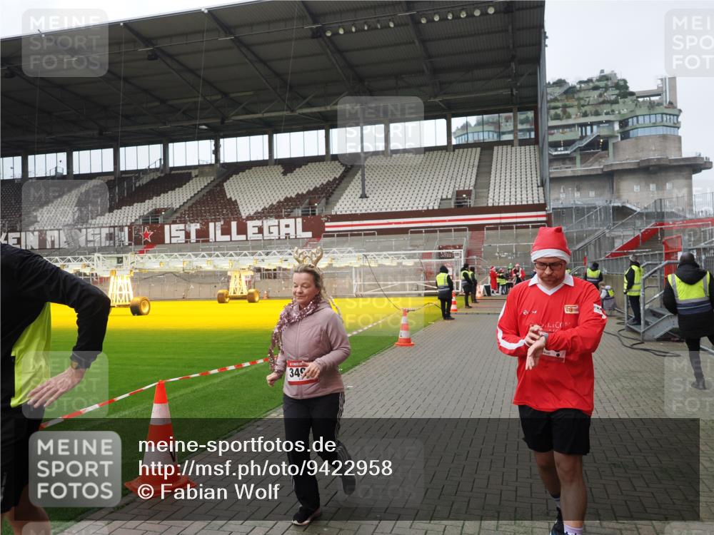 07.12.2025 - St. Pauli X-Mass-Run No. 15 Fabian Wolf http://msf.ph/oto/9422958 07.12.2025 11:56:16 Ziel 1030, 1144, 2455, 3499, 3502, 3802 meine-sportfotos.de