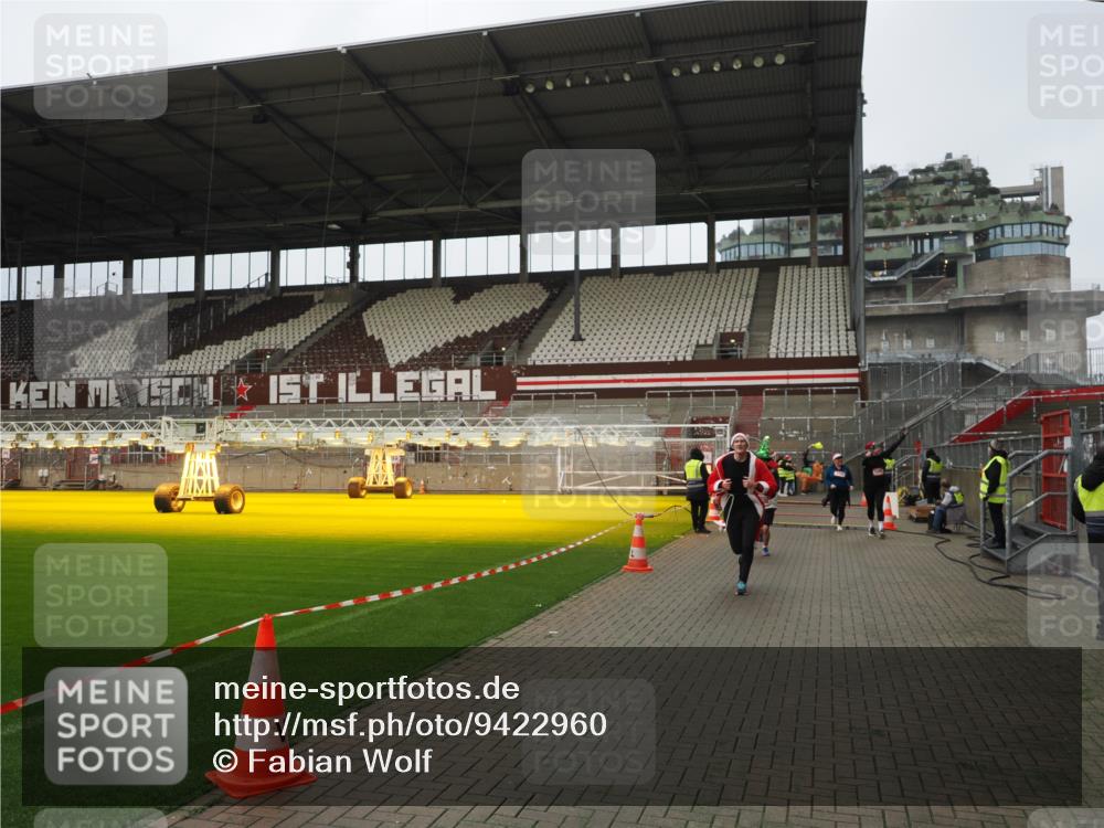 07.12.2025 - St. Pauli X-Mass-Run No. 15 Fabian Wolf http://msf.ph/oto/9422960 07.12.2025 11:56:22 Ziel 1030, 1088, 1144, 3496, 3498, 3499, 3502, 3511, 3900 meine-sportfotos.de