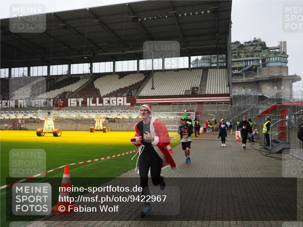 07.12.2025 - St. Pauli X-Mass-Run No. 15 Fabian Wolf http://msf.ph/oto/9422967 07.12.2025 11:56:24 Ziel 1030, 1088, 1144, 3496, 3498, 3499, 3511, 3900 meine-sportfotos.de