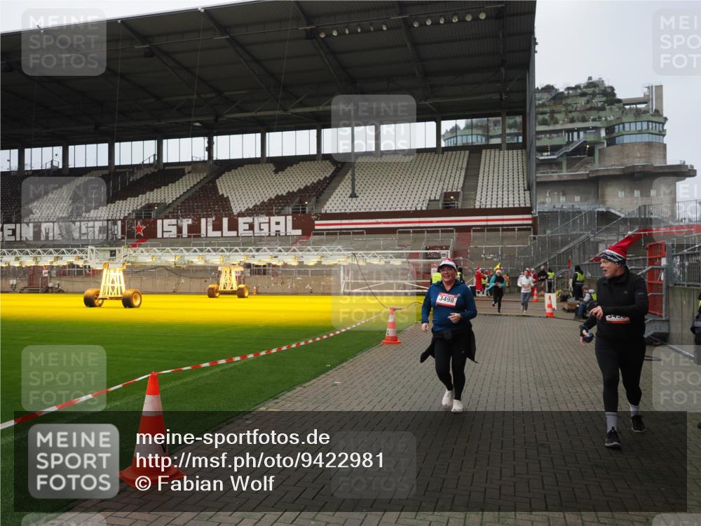 07.12.2025 - St. Pauli X-Mass-Run No. 15 Fabian Wolf http://msf.ph/oto/9422981 07.12.2025 11:56:29 Ziel 1088, 3007, 3433, 3496, 3498, 3511, 3900 meine-sportfotos.de
