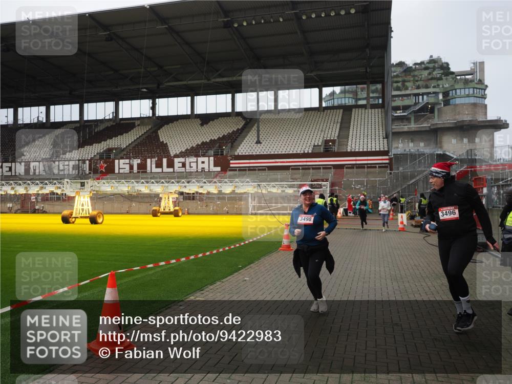 07.12.2025 - St. Pauli X-Mass-Run No. 15 Fabian Wolf http://msf.ph/oto/9422983 07.12.2025 11:56:29 Ziel 1088, 3007, 3433, 3496, 3498, 3511, 3900 meine-sportfotos.de