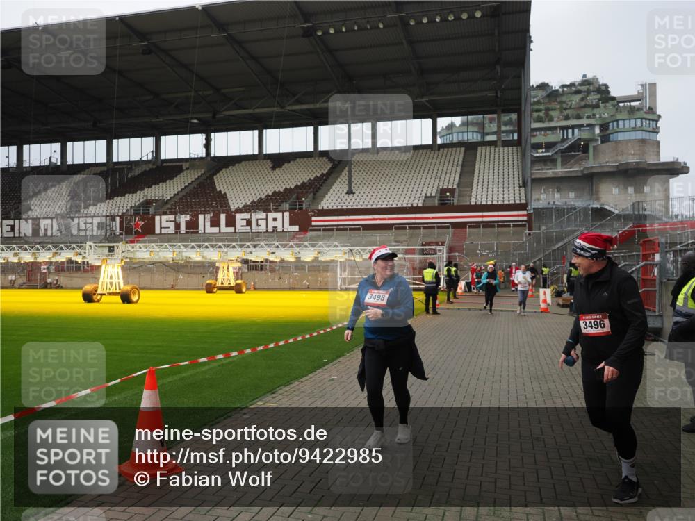 07.12.2025 - St. Pauli X-Mass-Run No. 15 Fabian Wolf http://msf.ph/oto/9422985 07.12.2025 11:56:30 Ziel 1088, 3007, 3433, 3496, 3498, 3511, 3900 meine-sportfotos.de