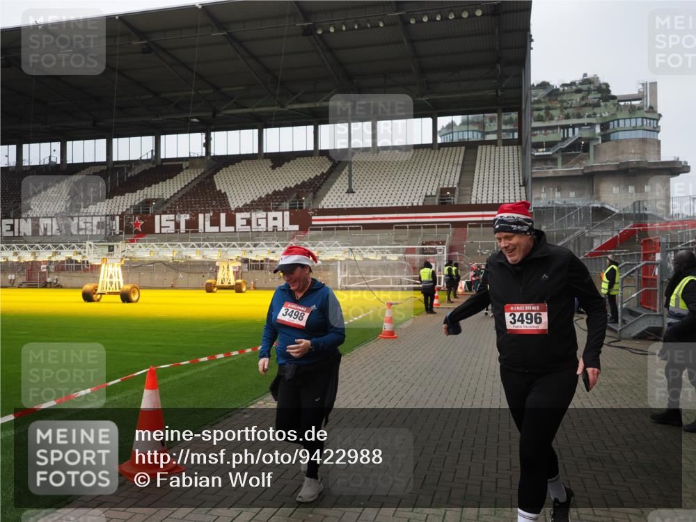 07.12.2025 - St. Pauli X-Mass-Run No. 15 Fabian Wolf http://msf.ph/oto/9422988 07.12.2025 11:56:30 Ziel 1088, 3007, 3433, 3496, 3498, 3511, 3900 meine-sportfotos.de