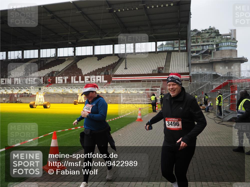 07.12.2025 - St. Pauli X-Mass-Run No. 15 Fabian Wolf http://msf.ph/oto/9422989 07.12.2025 11:56:30 Ziel 1088, 3007, 3433, 3496, 3498, 3511, 3900 meine-sportfotos.de