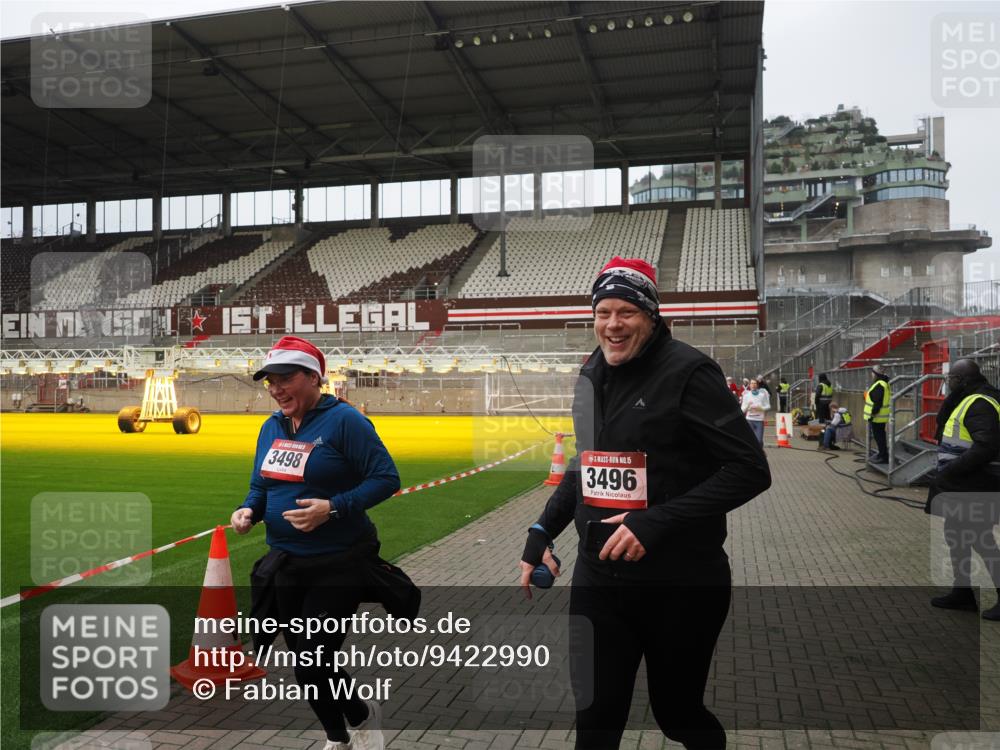 07.12.2025 - St. Pauli X-Mass-Run No. 15 Fabian Wolf http://msf.ph/oto/9422990 07.12.2025 11:56:31 Ziel 1088, 3007, 3433, 3496, 3498, 3511, 3900 meine-sportfotos.de