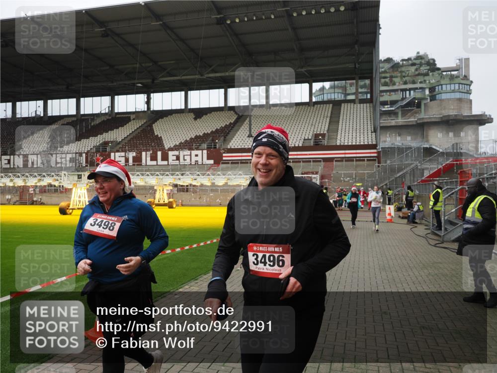 07.12.2025 - St. Pauli X-Mass-Run No. 15 Fabian Wolf http://msf.ph/oto/9422991 07.12.2025 11:56:31 Ziel 1088, 3007, 3433, 3496, 3498, 3511, 3900 meine-sportfotos.de