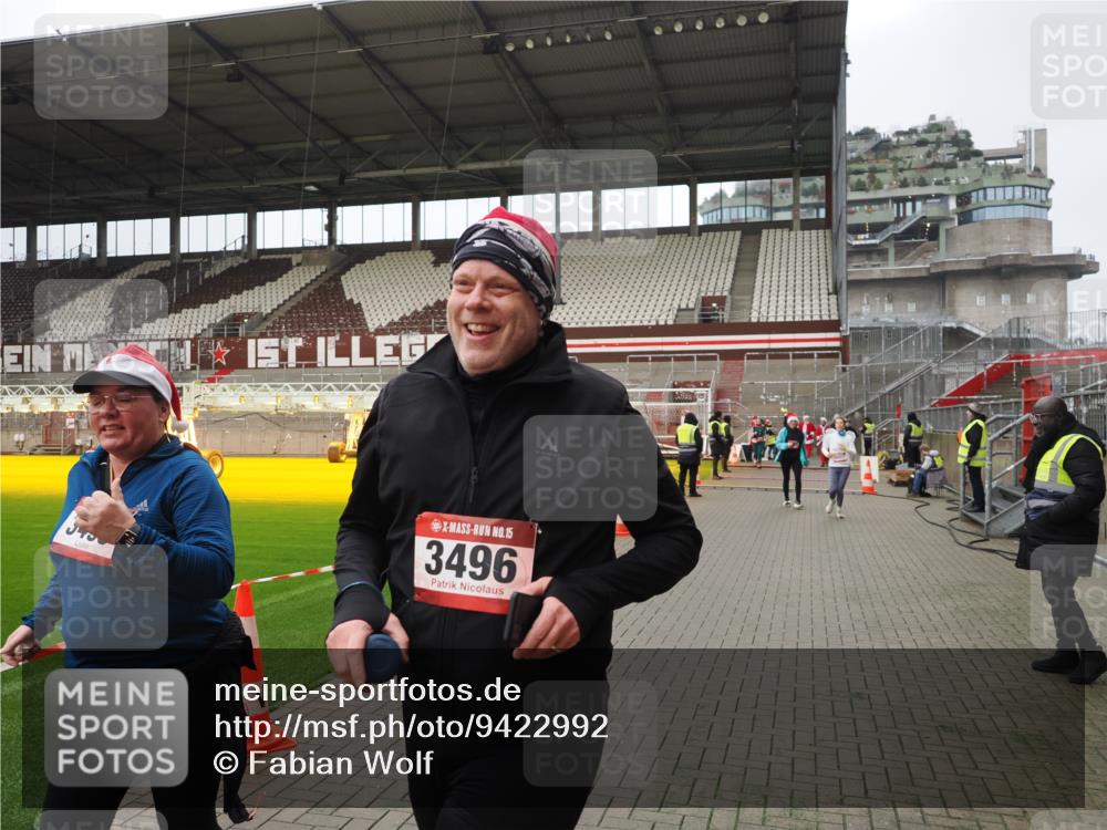 07.12.2025 - St. Pauli X-Mass-Run No. 15 Fabian Wolf http://msf.ph/oto/9422992 07.12.2025 11:56:31 Ziel 1088, 3007, 3433, 3496, 3498, 3511, 3900 meine-sportfotos.de