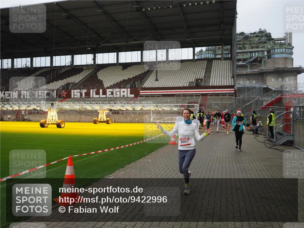 07.12.2025 - St. Pauli X-Mass-Run No. 15 Fabian Wolf http://msf.ph/oto/9422996 07.12.2025 11:56:35 Ziel 1088, 2929, 2932, 3007, 3433, 3496, 3498, 3511, 3842, 3843, 3844, 3900 meine-sportfotos.de