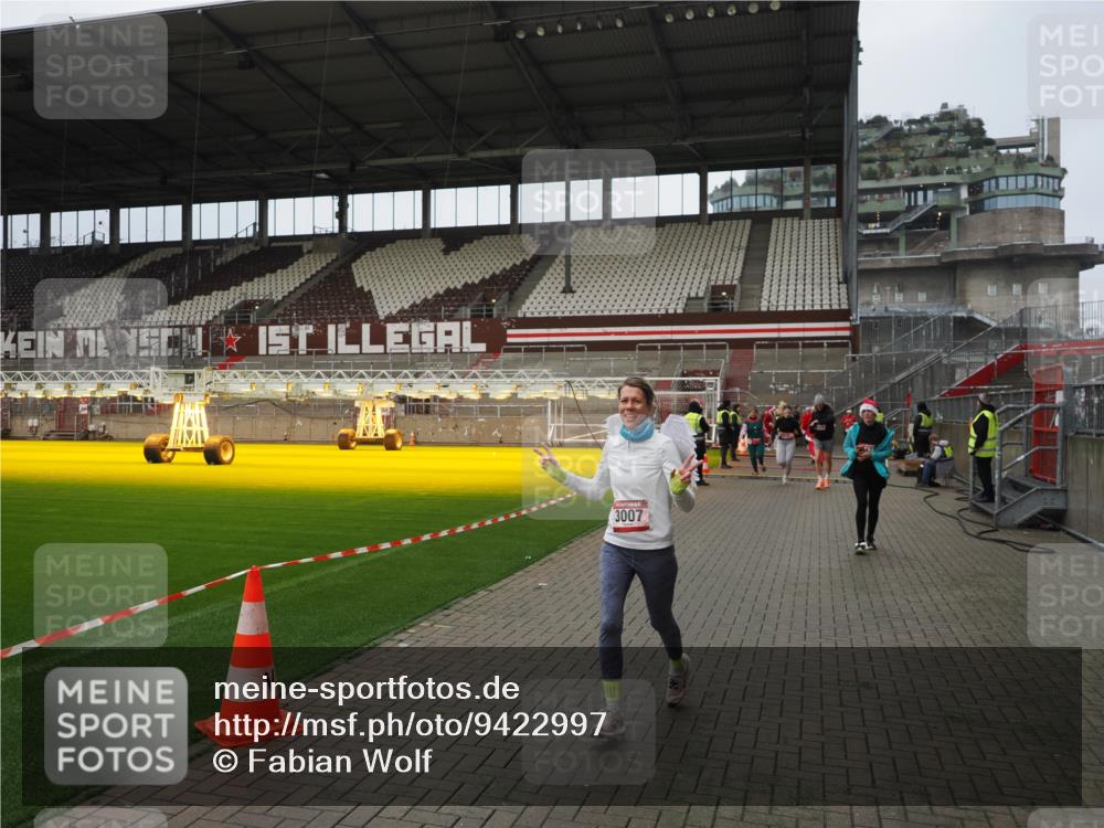07.12.2025 - St. Pauli X-Mass-Run No. 15 Fabian Wolf http://msf.ph/oto/9422997 07.12.2025 11:56:35 Ziel 1088, 2929, 2932, 3007, 3433, 3496, 3498, 3511, 3842, 3843, 3844, 3900 meine-sportfotos.de