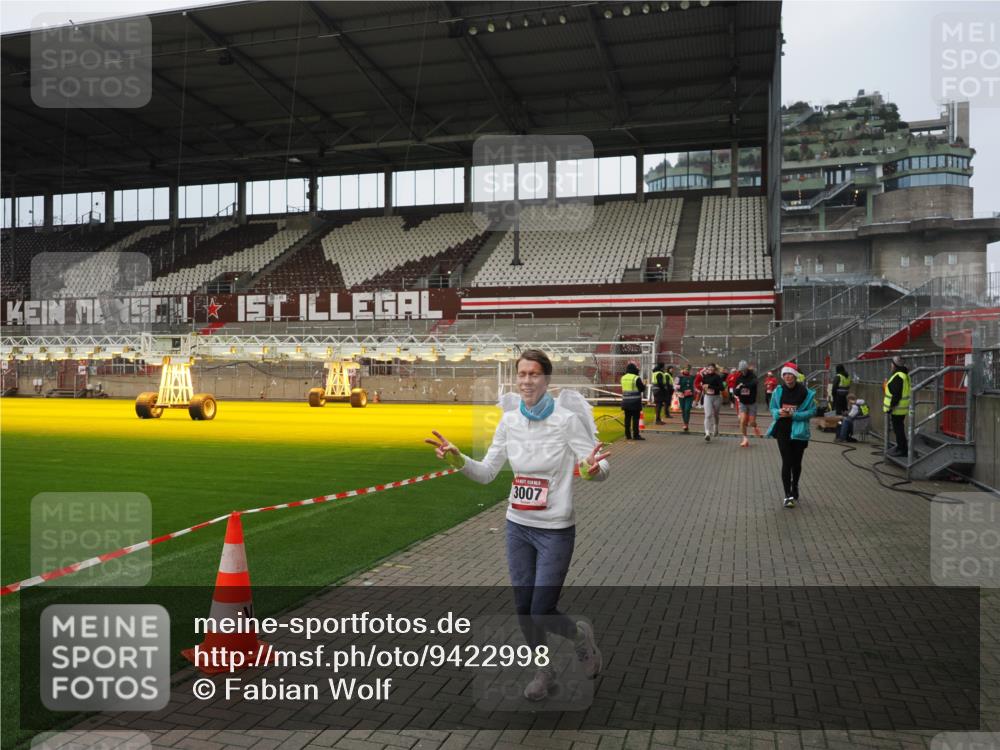 07.12.2025 - St. Pauli X-Mass-Run No. 15 Fabian Wolf http://msf.ph/oto/9422998 07.12.2025 11:56:36 Ziel 1088, 2929, 2932, 3007, 3433, 3496, 3498, 3511, 3842, 3843, 3844, 3900 meine-sportfotos.de