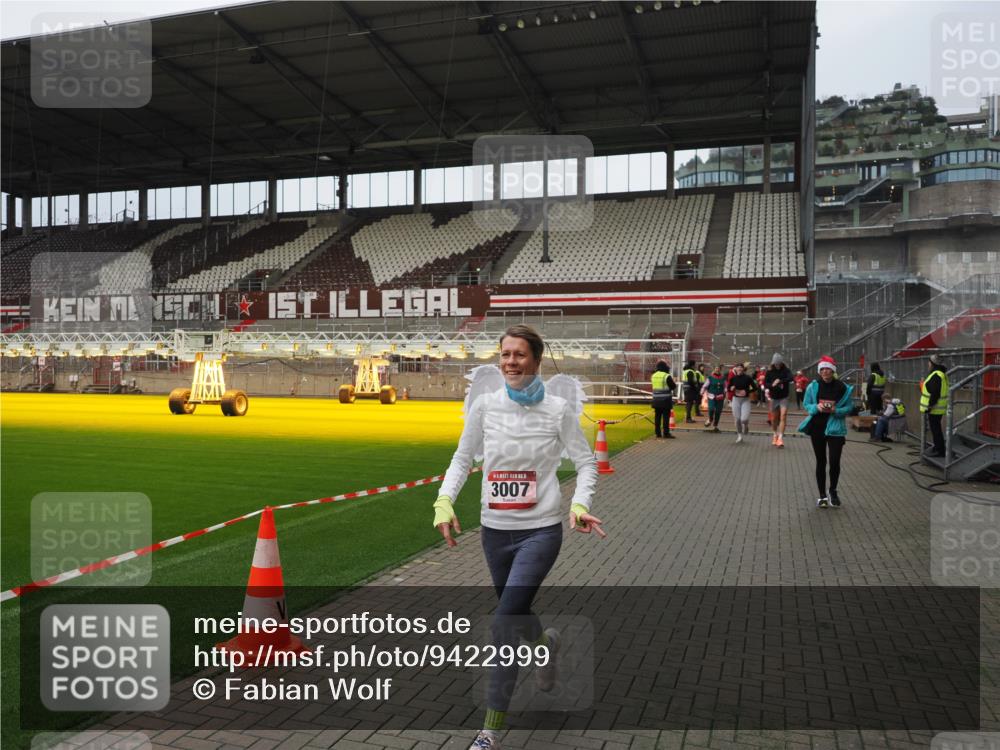 07.12.2025 - St. Pauli X-Mass-Run No. 15 Fabian Wolf http://msf.ph/oto/9422999 07.12.2025 11:56:36 Ziel 1088, 2929, 2932, 3007, 3433, 3496, 3498, 3511, 3842, 3843, 3844, 3900 meine-sportfotos.de