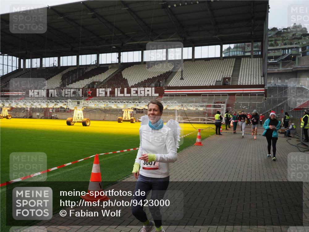 07.12.2025 - St. Pauli X-Mass-Run No. 15 Fabian Wolf http://msf.ph/oto/9423000 07.12.2025 11:56:36 Ziel 1088, 2929, 2932, 3007, 3433, 3496, 3498, 3511, 3842, 3843, 3844, 3900 meine-sportfotos.de
