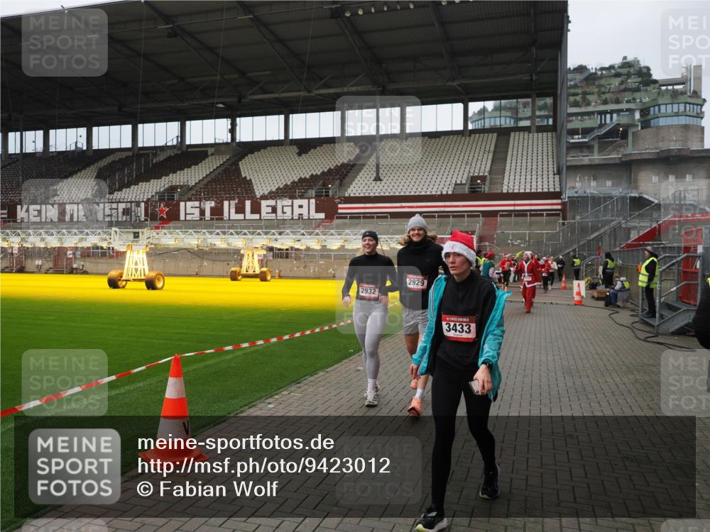 07.12.2025 - St. Pauli X-Mass-Run No. 15 Fabian Wolf http://msf.ph/oto/9423012 07.12.2025 11:56:41 Ziel 2596, 2598, 2599, 2929, 2932, 3007, 3433, 3842, 3843, 3844 meine-sportfotos.de