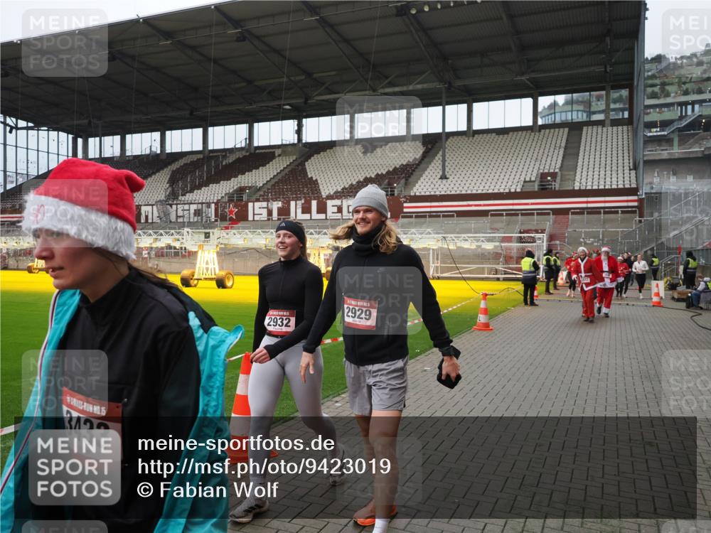 07.12.2025 - St. Pauli X-Mass-Run No. 15 Fabian Wolf http://msf.ph/oto/9423019 07.12.2025 11:56:42 Ziel 2596, 2598, 2599, 2929, 2932, 3007, 3433, 3842, 3843, 3844, 4172, 4174 meine-sportfotos.de