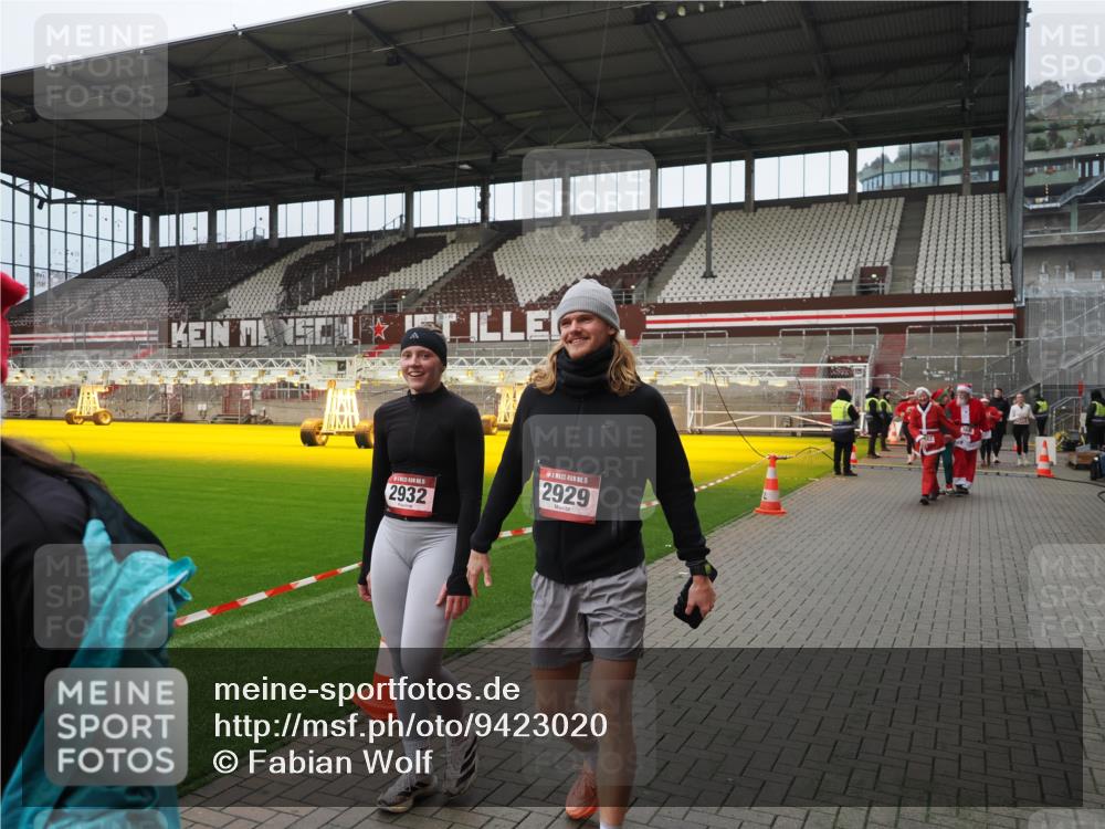 07.12.2025 - St. Pauli X-Mass-Run No. 15 Fabian Wolf http://msf.ph/oto/9423020 07.12.2025 11:56:43 Ziel 2596, 2598, 2599, 2929, 2932, 3007, 3433, 3842, 3843, 3844, 4172, 4174 meine-sportfotos.de