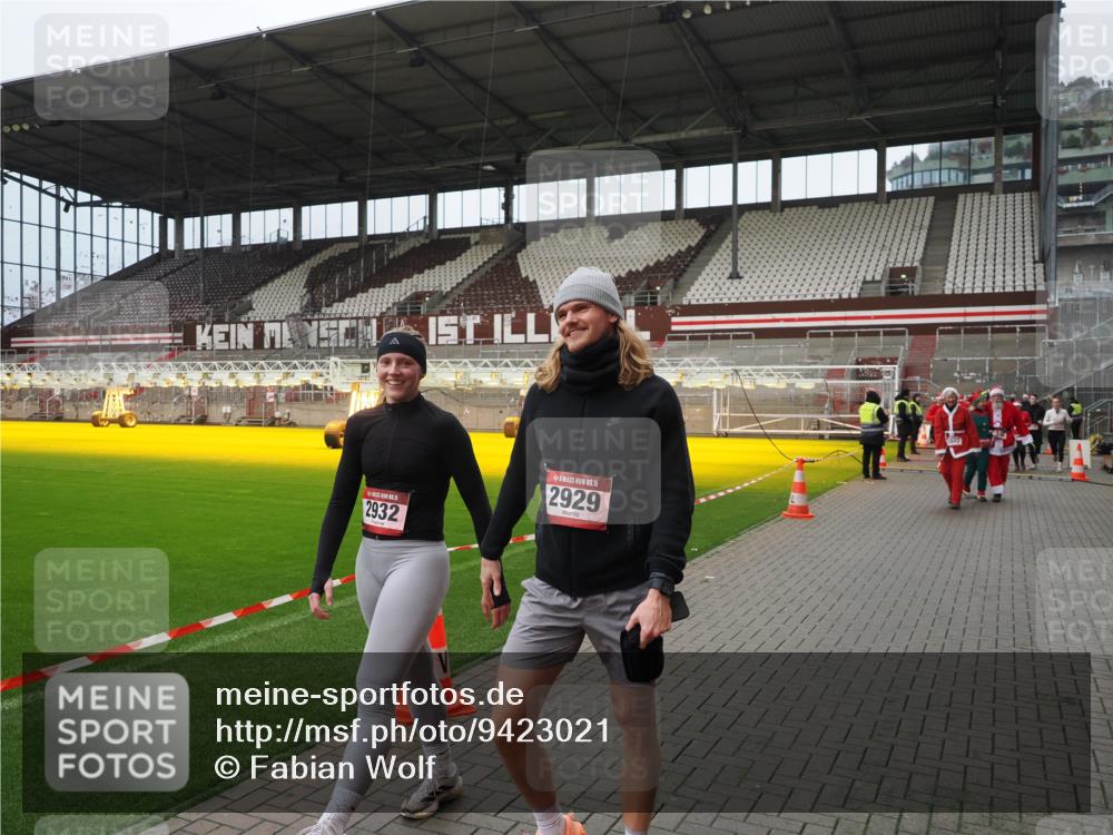 07.12.2025 - St. Pauli X-Mass-Run No. 15 Fabian Wolf http://msf.ph/oto/9423021 07.12.2025 11:56:43 Ziel 2596, 2598, 2599, 2929, 2932, 3007, 3433, 3842, 3843, 3844, 4172, 4174 meine-sportfotos.de