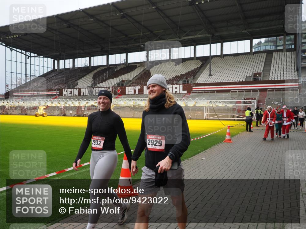 07.12.2025 - St. Pauli X-Mass-Run No. 15 Fabian Wolf http://msf.ph/oto/9423022 07.12.2025 11:56:43 Ziel 2596, 2598, 2599, 2929, 2932, 3007, 3433, 3842, 3843, 3844, 4172, 4174 meine-sportfotos.de