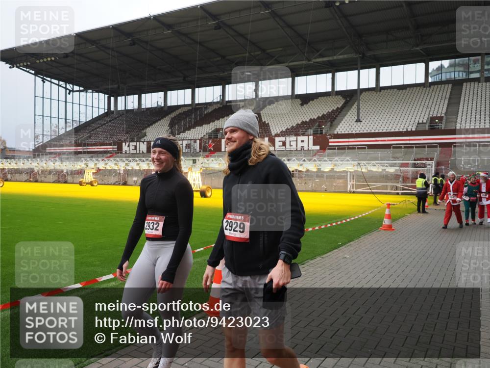07.12.2025 - St. Pauli X-Mass-Run No. 15 Fabian Wolf http://msf.ph/oto/9423023 07.12.2025 11:56:43 Ziel 2596, 2598, 2599, 2929, 2932, 3007, 3433, 3842, 3843, 3844, 4172, 4174 meine-sportfotos.de