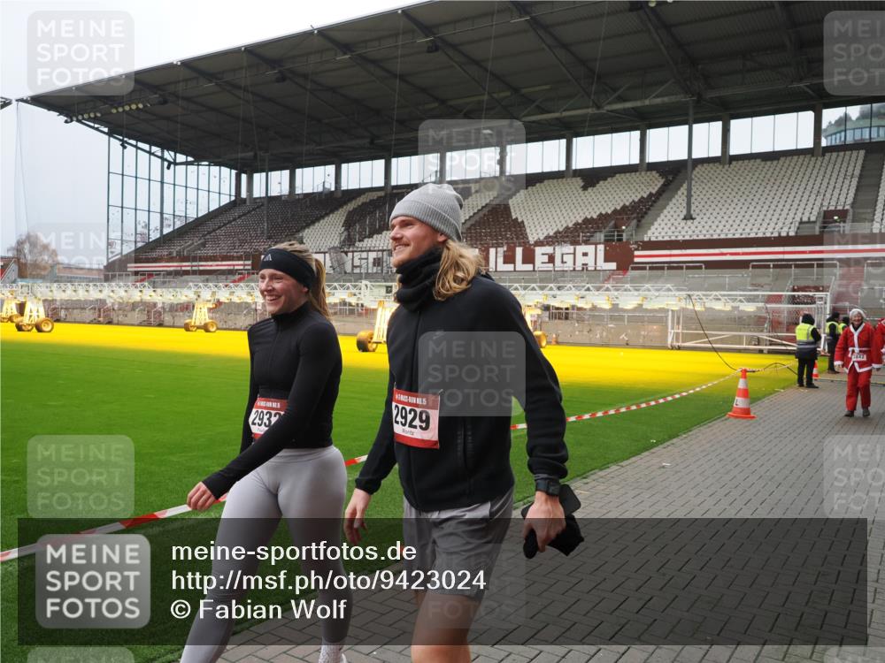 07.12.2025 - St. Pauli X-Mass-Run No. 15 Fabian Wolf http://msf.ph/oto/9423024 07.12.2025 11:56:43 Ziel 2596, 2598, 2599, 2929, 2932, 3007, 3433, 3842, 3843, 3844, 4172, 4174 meine-sportfotos.de