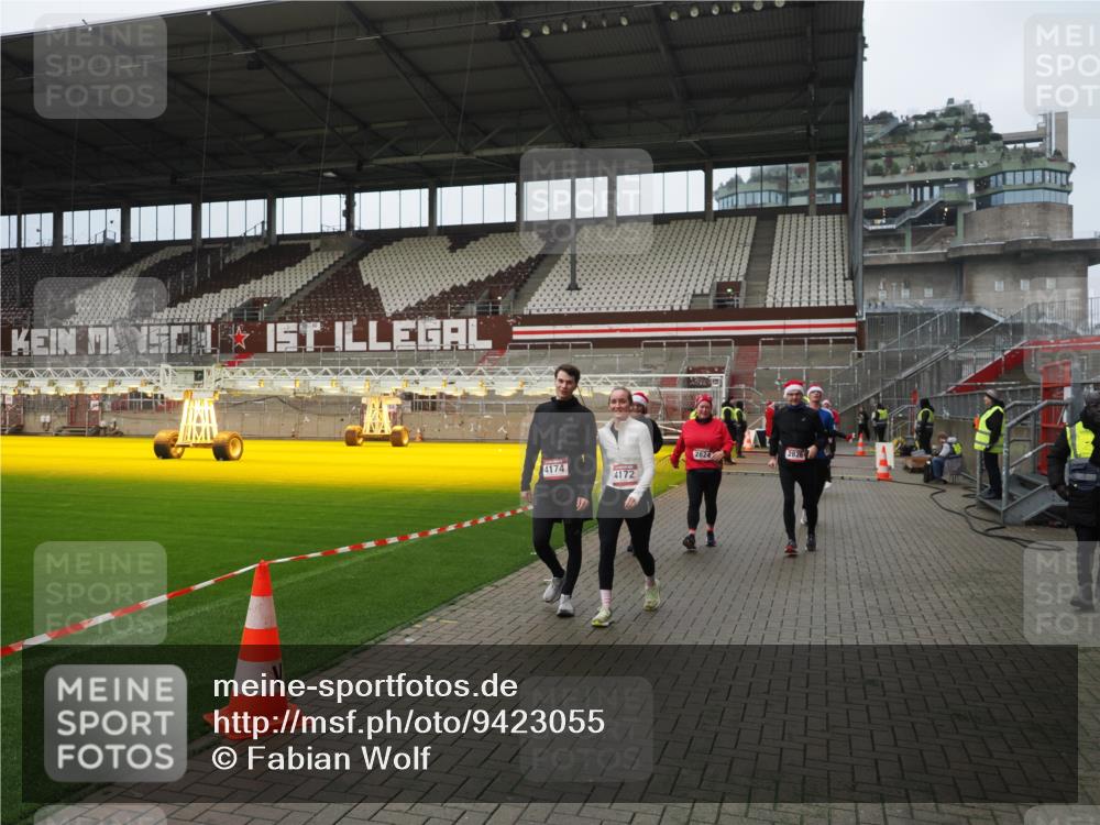 07.12.2025 - St. Pauli X-Mass-Run No. 15 Fabian Wolf http://msf.ph/oto/9423055 07.12.2025 11:56:56 Ziel 722, 1271, 2596, 2598, 2599, 2824, 2825, 2826, 3383, 3459, 4172, 4174 meine-sportfotos.de