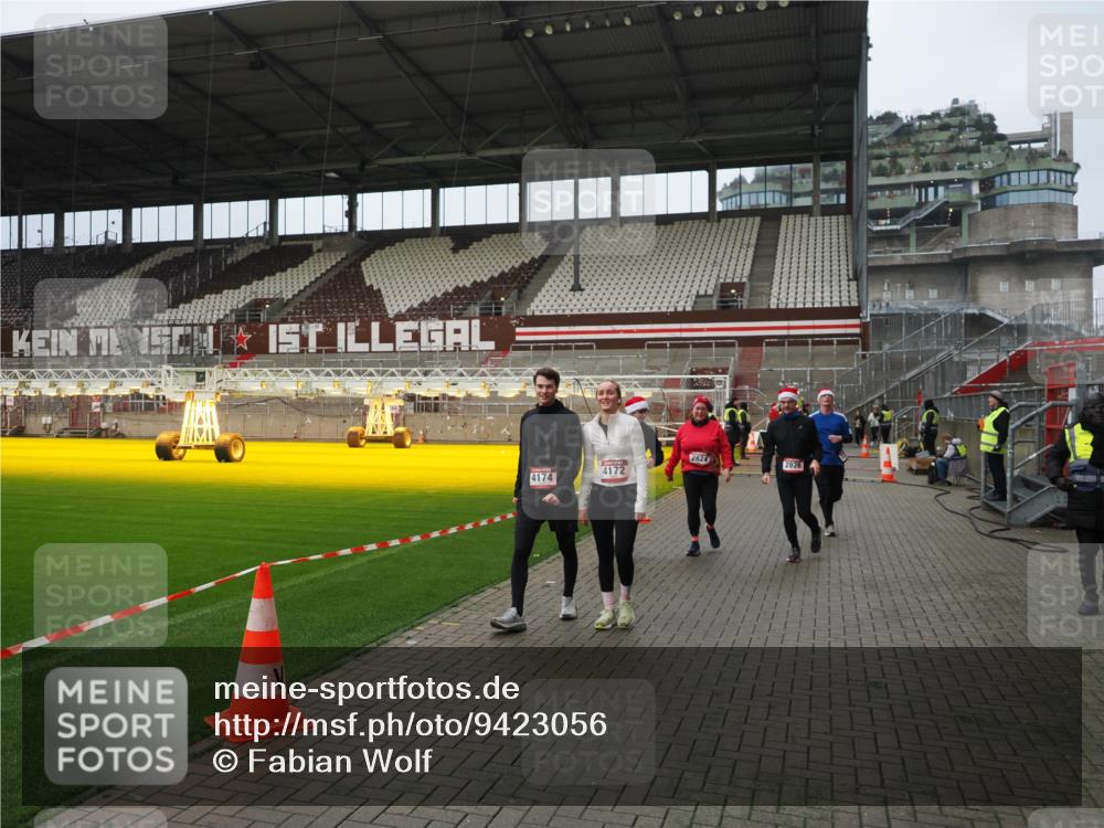 07.12.2025 - St. Pauli X-Mass-Run No. 15 Fabian Wolf http://msf.ph/oto/9423056 07.12.2025 11:56:56 Ziel 722, 1271, 2596, 2598, 2599, 2824, 2825, 2826, 3383, 3459, 4172, 4174 meine-sportfotos.de