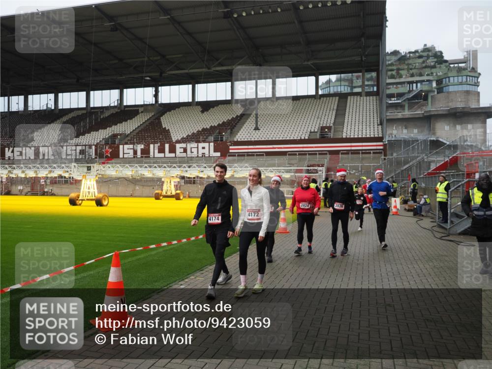 07.12.2025 - St. Pauli X-Mass-Run No. 15 Fabian Wolf http://msf.ph/oto/9423059 07.12.2025 11:56:57 Ziel 722, 1271, 2596, 2598, 2599, 2824, 2825, 2826, 3383, 3459, 4172, 4174 meine-sportfotos.de