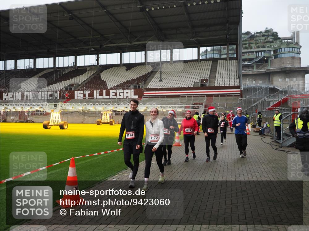07.12.2025 - St. Pauli X-Mass-Run No. 15 Fabian Wolf http://msf.ph/oto/9423060 07.12.2025 11:56:57 Ziel 722, 1271, 2596, 2598, 2599, 2824, 2825, 2826, 3383, 3459, 4172, 4174 meine-sportfotos.de