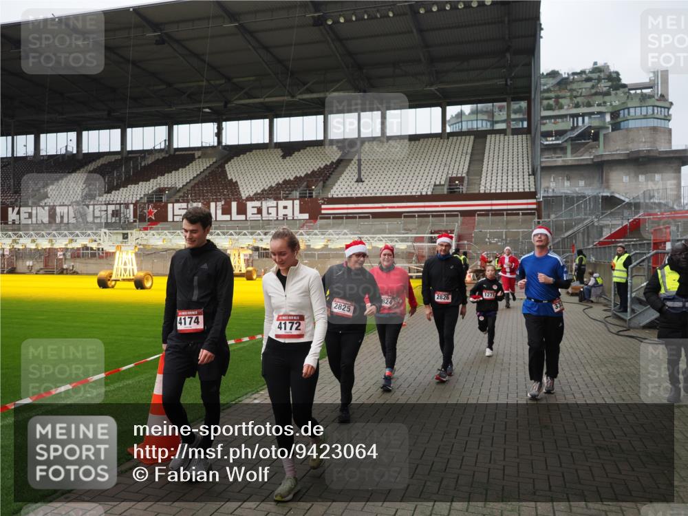 07.12.2025 - St. Pauli X-Mass-Run No. 15 Fabian Wolf http://msf.ph/oto/9423064 07.12.2025 11:56:58 Ziel 722, 1271, 2596, 2598, 2599, 2824, 2825, 2826, 3383, 3459, 4172, 4174 meine-sportfotos.de
