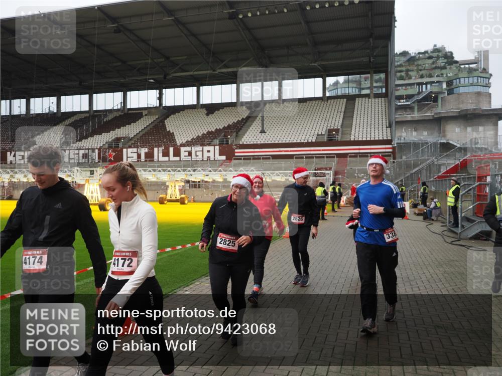 07.12.2025 - St. Pauli X-Mass-Run No. 15 Fabian Wolf http://msf.ph/oto/9423068 07.12.2025 11:56:59 Ziel 722, 1271, 2596, 2598, 2599, 2824, 2825, 2826, 3383, 3459, 4172, 4174 meine-sportfotos.de