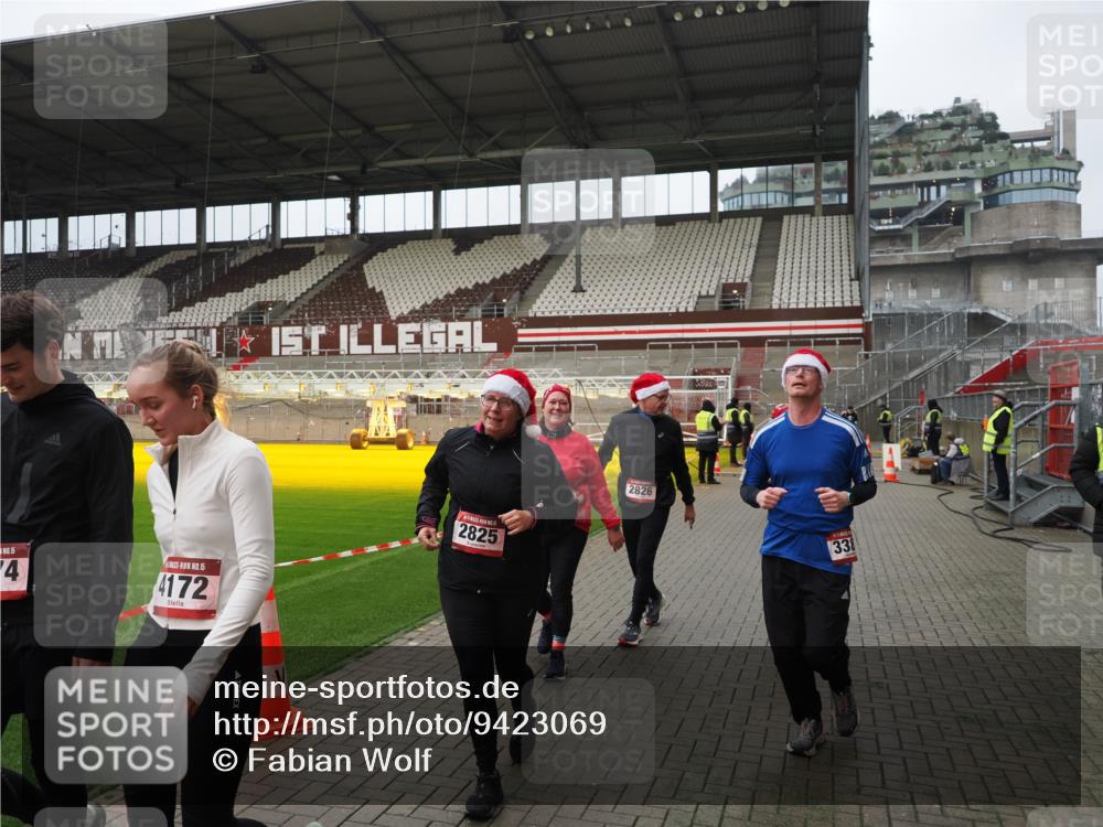 07.12.2025 - St. Pauli X-Mass-Run No. 15 Fabian Wolf http://msf.ph/oto/9423069 07.12.2025 11:56:59 Ziel 722, 1271, 2596, 2598, 2599, 2824, 2825, 2826, 3383, 3459, 4172, 4174 meine-sportfotos.de