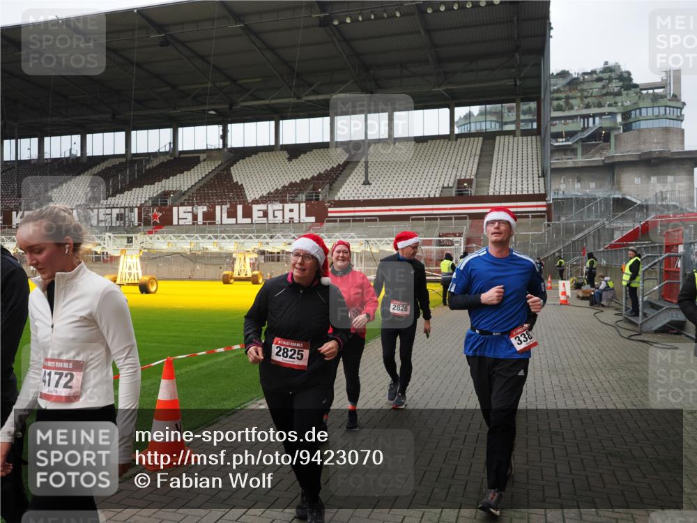07.12.2025 - St. Pauli X-Mass-Run No. 15 Fabian Wolf http://msf.ph/oto/9423070 07.12.2025 11:56:59 Ziel 722, 1271, 2596, 2598, 2599, 2824, 2825, 2826, 3383, 3459, 4172, 4174 meine-sportfotos.de
