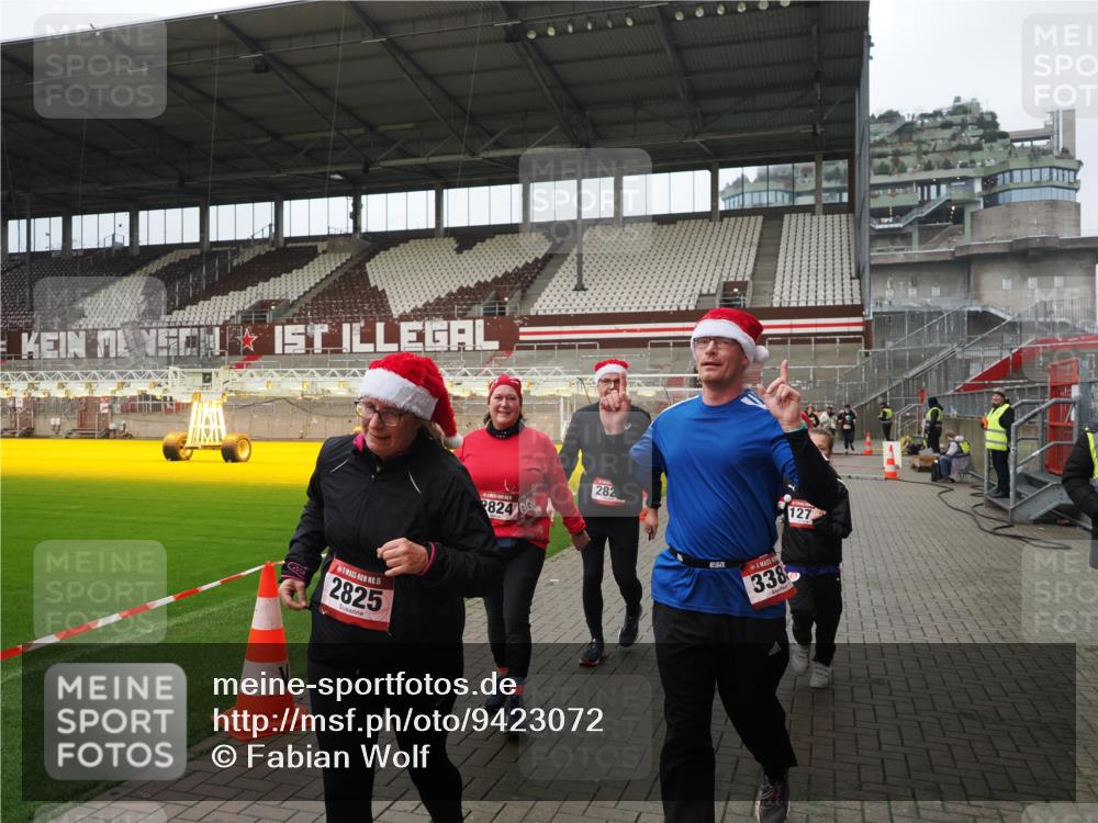 07.12.2025 - St. Pauli X-Mass-Run No. 15 Fabian Wolf http://msf.ph/oto/9423072 07.12.2025 11:57:00 Ziel 722, 1271, 2596, 2598, 2599, 2824, 2825, 2826, 3383, 3459, 4172, 4174 meine-sportfotos.de