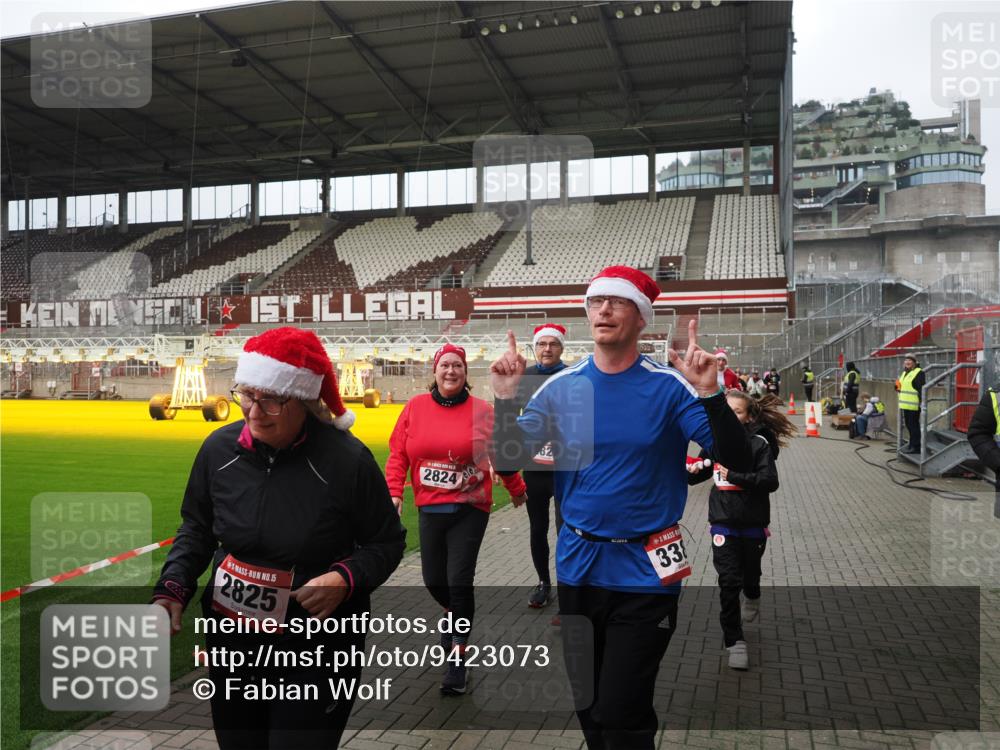 07.12.2025 - St. Pauli X-Mass-Run No. 15 Fabian Wolf http://msf.ph/oto/9423073 07.12.2025 11:57:00 Ziel 722, 1271, 2596, 2598, 2599, 2824, 2825, 2826, 3383, 3459, 4172, 4174 meine-sportfotos.de