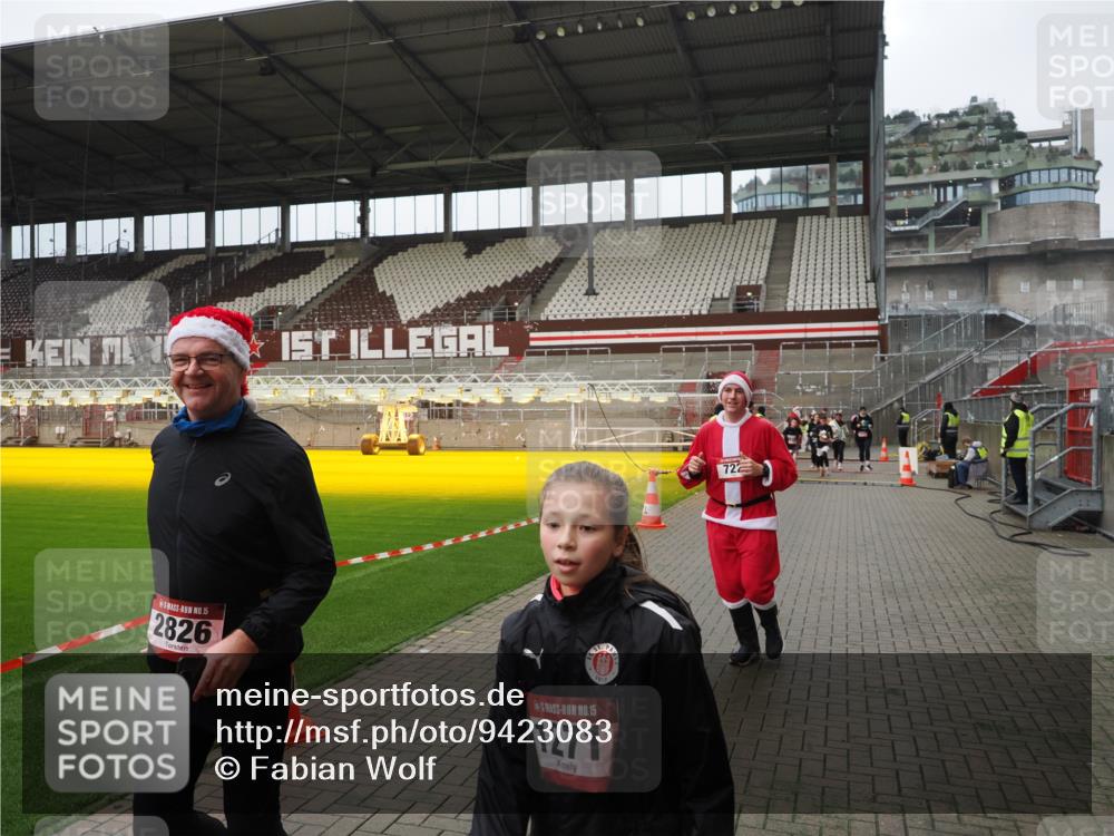07.12.2025 - St. Pauli X-Mass-Run No. 15 Fabian Wolf http://msf.ph/oto/9423083 07.12.2025 11:57:02 Ziel 722, 1271, 1836, 1877, 2496, 2824, 2825, 2826, 3383, 3459, 4172, 4174 meine-sportfotos.de