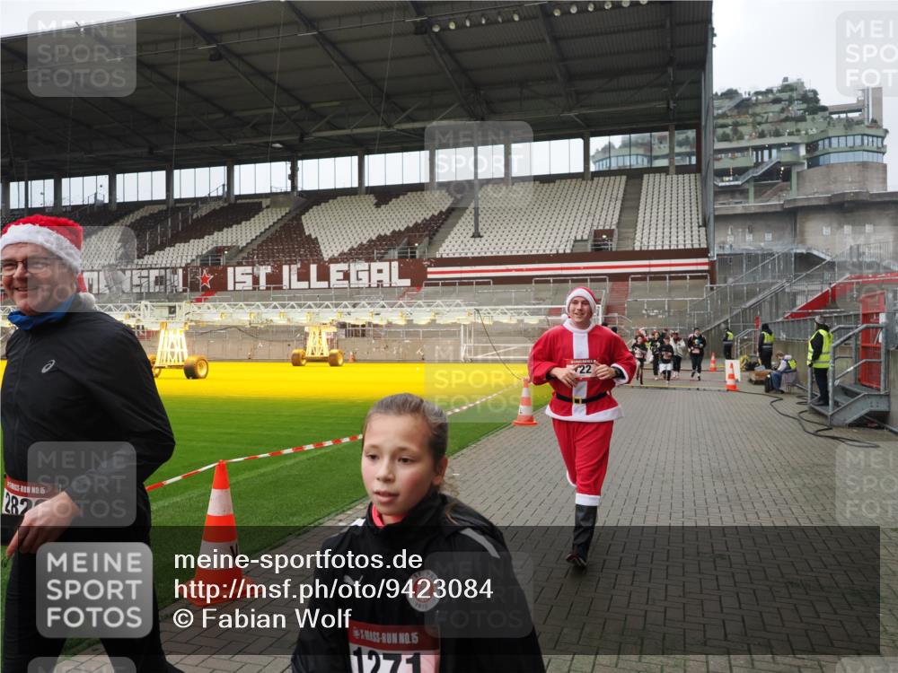 07.12.2025 - St. Pauli X-Mass-Run No. 15 Fabian Wolf http://msf.ph/oto/9423084 07.12.2025 11:57:02 Ziel 722, 1271, 1836, 1877, 2496, 2824, 2825, 2826, 3383, 3459, 4172, 4174 meine-sportfotos.de