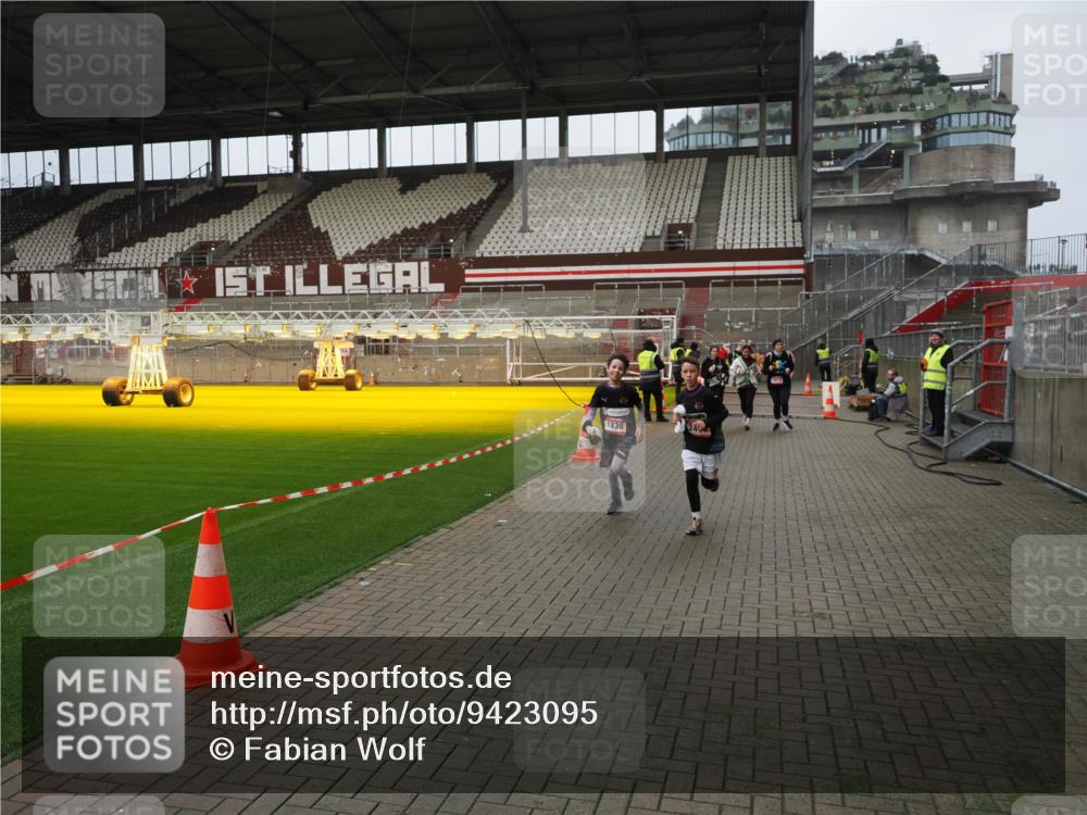07.12.2025 - St. Pauli X-Mass-Run No. 15 Fabian Wolf http://msf.ph/oto/9423095 07.12.2025 11:57:05 Ziel 722, 1271, 1836, 1877, 2496, 2824, 2825, 2826, 3383, 3459 meine-sportfotos.de