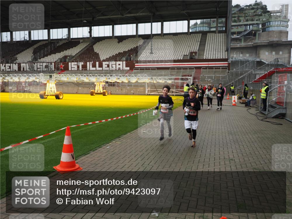 07.12.2025 - St. Pauli X-Mass-Run No. 15 Fabian Wolf http://msf.ph/oto/9423097 07.12.2025 11:57:06 Ziel 722, 1271, 1836, 1877, 2496, 2825, 2826, 3383 meine-sportfotos.de