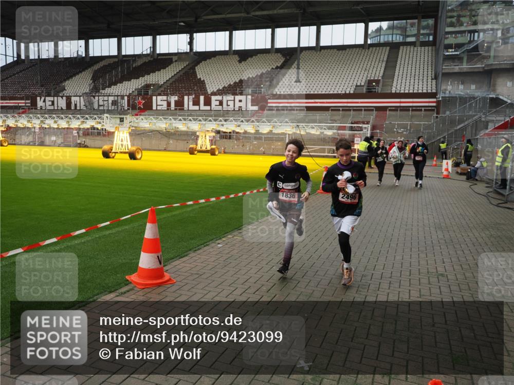 07.12.2025 - St. Pauli X-Mass-Run No. 15 Fabian Wolf http://msf.ph/oto/9423099 07.12.2025 11:57:06 Ziel 722, 1271, 1836, 1877, 2496, 2825, 2826, 3383 meine-sportfotos.de