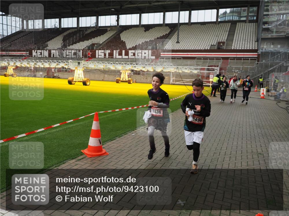 07.12.2025 - St. Pauli X-Mass-Run No. 15 Fabian Wolf http://msf.ph/oto/9423100 07.12.2025 11:57:06 Ziel 722, 1271, 1836, 1877, 2496, 2825, 2826, 3383 meine-sportfotos.de