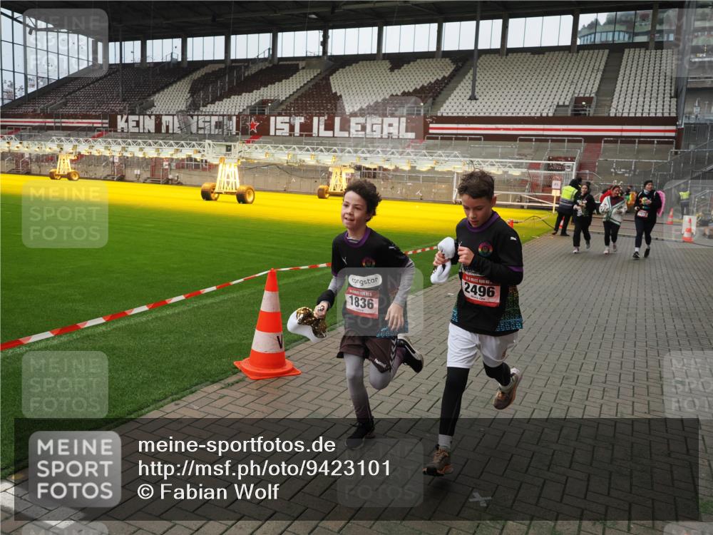 07.12.2025 - St. Pauli X-Mass-Run No. 15 Fabian Wolf http://msf.ph/oto/9423101 07.12.2025 11:57:07 Ziel 722, 1271, 1836, 1877, 2496, 2825, 2826, 3383 meine-sportfotos.de