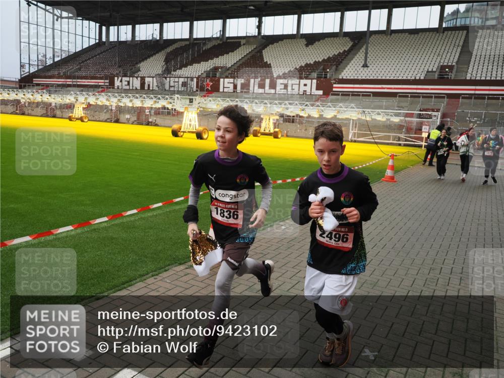 07.12.2025 - St. Pauli X-Mass-Run No. 15 Fabian Wolf http://msf.ph/oto/9423102 07.12.2025 11:57:07 Ziel 722, 1271, 1836, 1877, 2496, 2825, 2826, 3383 meine-sportfotos.de