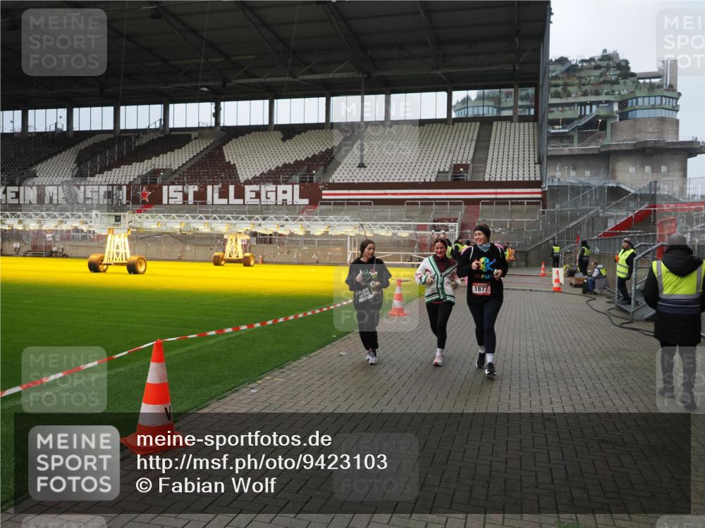 07.12.2025 - St. Pauli X-Mass-Run No. 15 Fabian Wolf http://msf.ph/oto/9423103 07.12.2025 11:57:10 Ziel 722, 1271, 1836, 1877, 2496, 3383 meine-sportfotos.de