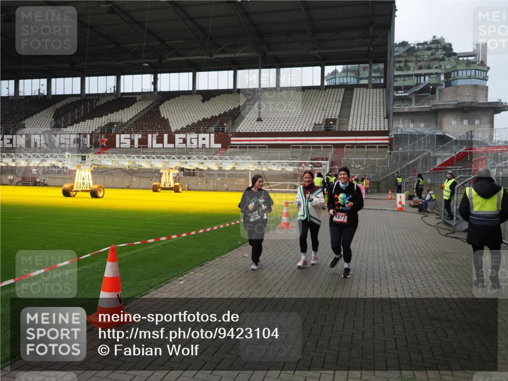 07.12.2025 - St. Pauli X-Mass-Run No. 15 Fabian Wolf http://msf.ph/oto/9423104 07.12.2025 11:57:10 Ziel 722, 1271, 1836, 1877, 2496, 3383 meine-sportfotos.de