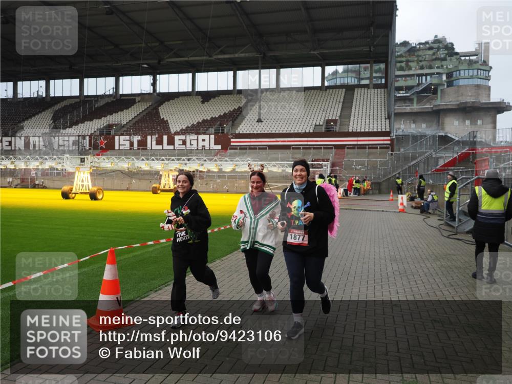 07.12.2025 - St. Pauli X-Mass-Run No. 15 Fabian Wolf http://msf.ph/oto/9423106 07.12.2025 11:57:11 Ziel 722, 1271, 1836, 1877, 2496, 3383 meine-sportfotos.de